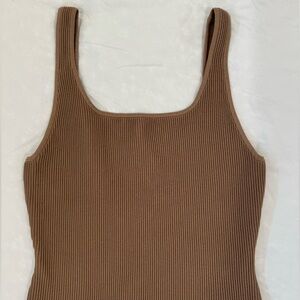Aritzia Babaton Sculpt Knit Tank top NWOT